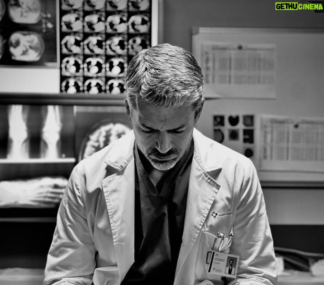 Luca Argentero Instagram - Lavori in corso… Per portarvi il miglior Doc che abbiate mai visto… #DOC3 P.S. spoiler negli specchi…