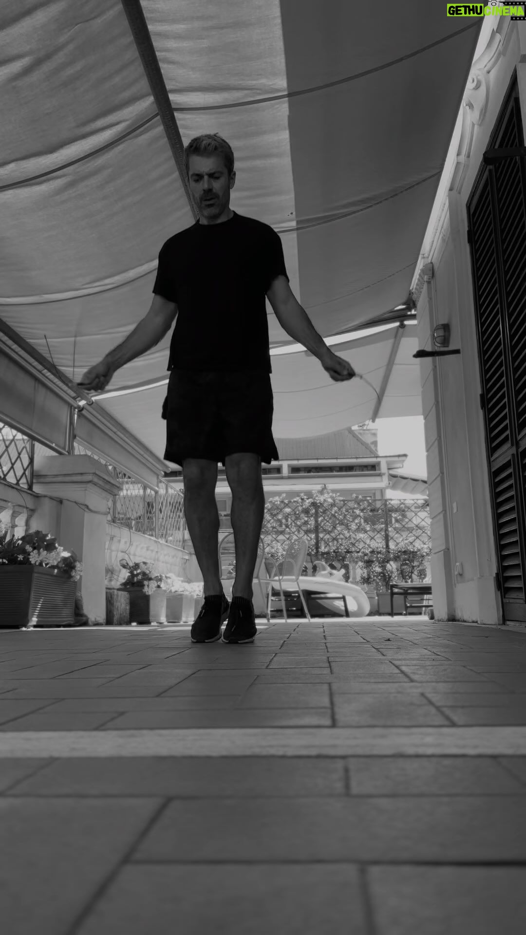 Luca Argentero Instagram - TRUST THE PROCESS @befancyfit “THE PROGRAM” #comingsoon #befancyfitformen