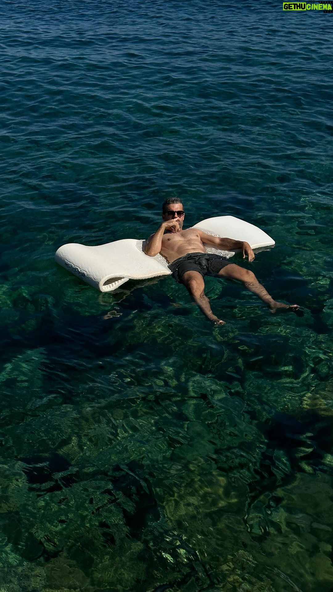 Luca Argentero - 125.2K Likes - Questa non è Ibiza.