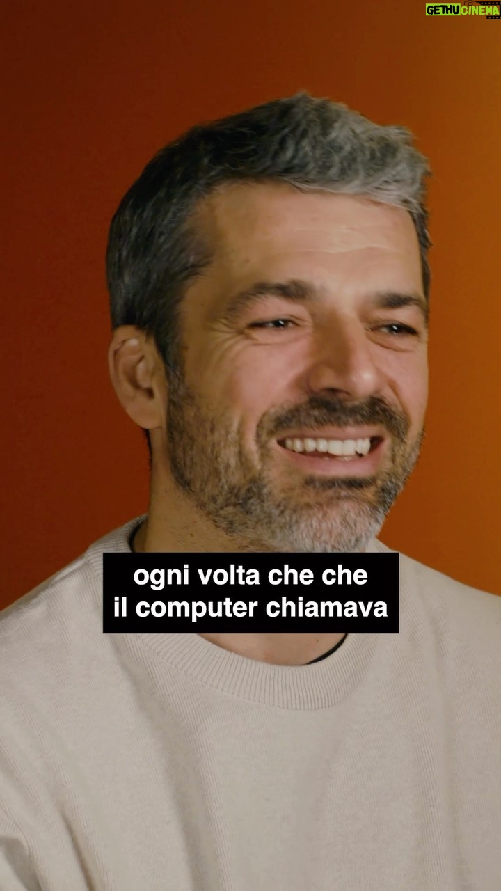 Luca Argentero Instagram - Com’è stata la stesura di “Disidici tutti i miei impegni”? Tra lockdown, impegni lavorativi e la nascita del secondo figlio, @lucaargentero ci racconta come ha dato vita al personaggio di Fabio Resti e alla trama del suo primo romanzo.