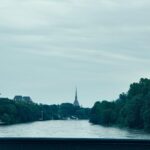 Luca Argentero Instagram - L’abbraccio piovigginoso della mia Torino, un grigio così familiare…Partire e ogni volta tornare, ma questa volta con un briciolo d’orgoglio in più: al Salone, con un romanzo… “Last but not least, i wanna thank me” cit @snoopdogg #disdicituttiimieiimpegni