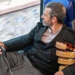 Luca Argentero Instagram - Ieri pomeriggio ho vissuto le emozioni del Giro d’Italia insieme al Regionale di Trenitalia. Gli atleti in sella alla bici e noi belli comodi, ma comunque sostenibili, a bordo del nuovo treno POP che consuma il 30% di energia in meno ed è fatto al 97% di materiali riciclabili. In pratica un treno super green e perfetto per chi ama pedalare, perché c’è spazio per portare la bici e persino le prese per ricaricare quelle elettriche. E poi puoi rilassati e goderti il panorama, come quello della splendida Liguria, mentre raggiungi più di 1700 destinazioni culturali, naturali e sportive. Quindi pronti, si parte! Ci vediamo sul Regionale. @trenitaliaregionale @elenasantarelli #TrenitaliaRegionale #TrenitaliaOfficialGreenCarrier #giro #OgniViaggioUnTraguardo #adv