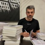 Luca Argentero Instagram - PRIMA RISTAMPA!!! Che soddisfazione…😊 E altro giro di copie autografate… ⬆️link in bio! #disdicituttiimieiimpegni @librimondadori