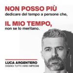 Luca Argentero Instagram - Chi è Fabio Resti? Uno scintillante imprenditore romano che traffica con successo nel business degli eventi aziendali, la cui vita piomba nell’ombra più anonima quando riceve un’inattesa telefonata da parte della Guardia di Finanza: l’ufficiale Belfiore deve consegnargli una urgente comunicazione giudiziaria che lo riguarda. Causa il possibile inquinamento delle prove, Fabio è costretto a disdire tutti gli impegni e a iniziare l’estate agli arresti domiciliari, a casa dei suoi genitori, in via di Val Tellina, invece che a Formentera o in Salento. È un colpo durissimo, ma anche l’inizio di una piccola, personale rivoluzione. “Disdici tutti i miei impegni” è il romanzo d’esordio di @lucaargentero . Con le coinvolgenti disavventure di Fabio Resti, descrive la sghemba parabola di una generazione che ha inseguito un mito edonistico a colpi di eccessi e di politicamente scorretto. Disdite pure i vostri impegni e correte in libreria! Disponibile dal 18 aprile 👨‍💼