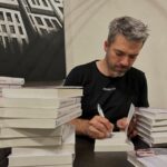 Luca Argentero Instagram - PRIMA RISTAMPA!!! Che soddisfazione…😊 E altro giro di copie autografate… ⬆️link in bio! #disdicituttiimieiimpegni @librimondadori