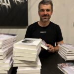 Luca Argentero Instagram - PRIMA RISTAMPA!!! Che soddisfazione…😊 E altro giro di copie autografate… ⬆️link in bio! #disdicituttiimieiimpegni @librimondadori