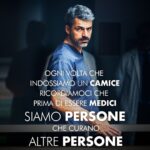 Luca Argentero Instagram - Una frase immensa, quella pronunciata dal nostro DOC, che dovremmo appendere in tutti gli ospedali, i tutti gli ambulatori, ovunque. Perchè prima di tutto, siamo PERSONE che si prendono cura di altre PERSONE. Grazie per aver commentato con noi la puntata di ieri, vi è piaciuta? A giovedì con i nuovi episodi di #DOCNelleTueMani3! 🤲 💙