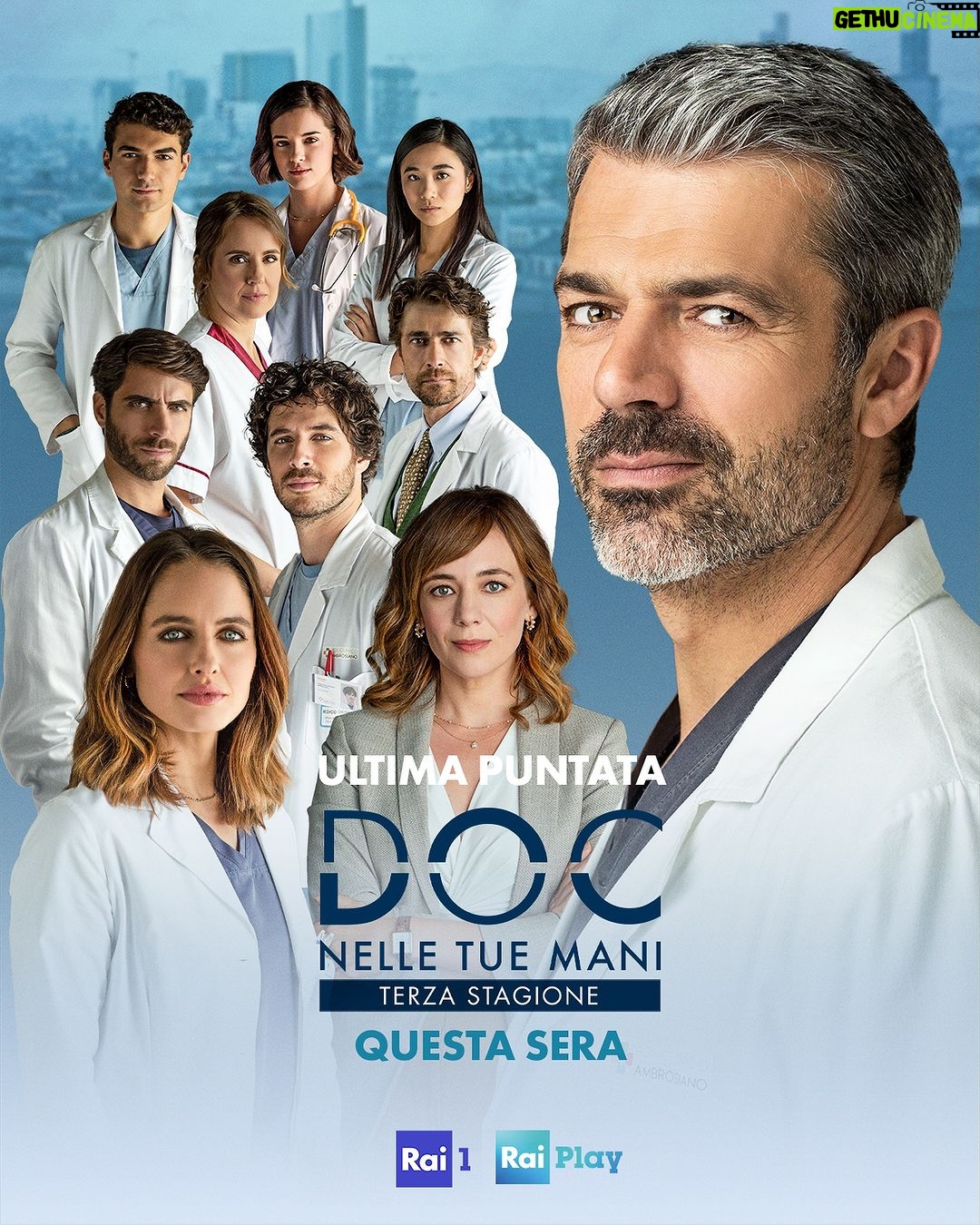 Luca Argentero Instagram - Ci siamo: stasera il gran finale di questa emozionante stagione di #DOCNelleTueMani3, come faremo i prossimi giovedì? 🥲🙏🏻💙 Scriveteci nei commenti i vostri pensieri, i vostri dubbi e le vostre domande sull’ultima puntata! 💬 Appuntamento alle 21:30 su Rai1 ed in streaming su RaiPlay! 😉 #DOC3 #ultimapuntata #finaledistagione