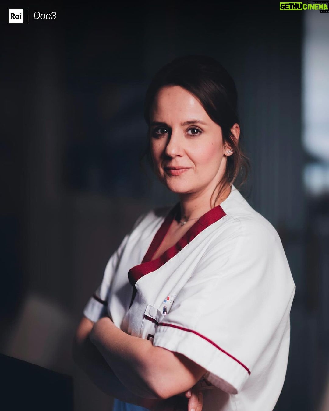 Luca Argentero Instagram - E con questa carrellata di foto dei nostri amati “doc”, vi auguriamo una buona visione. Stasera ultima imperdibile puntata di #DocNelleTueMani3. Tra pochissimo su Rai1 e RaiPlay. #DOC3