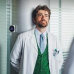 Luca Argentero Instagram - E con questa carrellata di foto dei nostri amati “doc”, vi auguriamo una buona visione. Stasera ultima imperdibile puntata di #DocNelleTueMani3. Tra pochissimo su Rai1 e RaiPlay. #DOC3