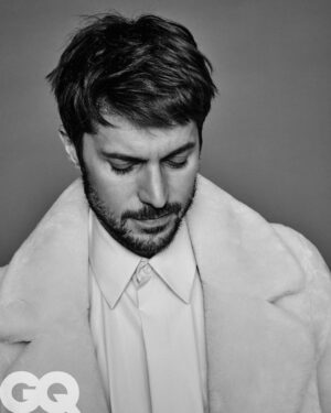 Lucas Bravo Instagram - Thank you @gqitalia 

Interview : @blanchemcl 
Photographer: @meimoonc
Videographer: @simoneyangofficial
Styling: @chiaraspen @persol
Hair: @eduardobravohair
Makeup: @makeupbykellymcclain