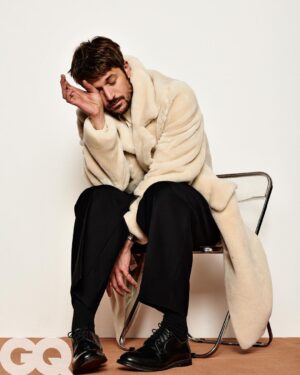 Lucas Bravo Instagram - Thank you @gqitalia 

Interview : @blanchemcl 
Photographer: @meimoonc
Videographer: @simoneyangofficial
Styling: @chiaraspen @persol
Hair: @eduardobravohair
Makeup: @makeupbykellymcclain