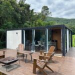 Lucas Burgatti Instagram - Que lugar sensacional 🤌🏼 🚣‍♀️❤️⛰️ Tivemos uma experiência única de adrenalina com o @brasilraftpark e ficamos em uma casa modular @depoisdohorizonte que proporcionou momentos de paz e tranquilidade… O equilíbrio perfeito