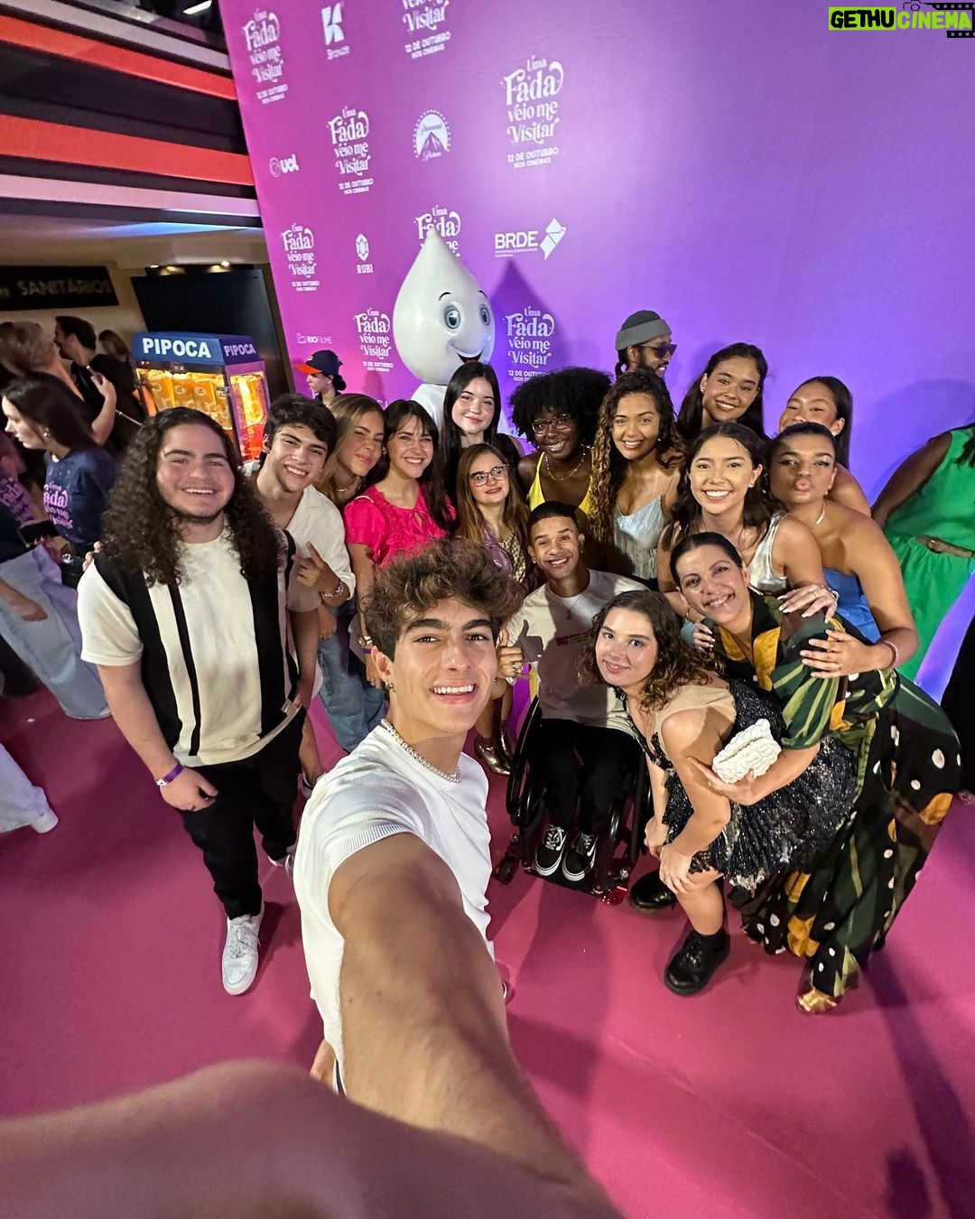 Lucas Burgatti Instagram - Pré estreia de @umafadaveiomevisitar foi incrível 🥹🫶🏻 Esse foi o primeiro filme que gravei na vida e hoje foi inesquecível !!! OBRIGADO A TODOS ❤️🧚