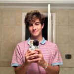 Lucas Burgatti Instagram - Perdidas no celular 📱🤔