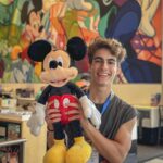 Lucas Burgatti Instagram - GENTE !!!! Comprei um Mickey pra vocês ❤️ Dump especial pra falar que esse Mickey lindão vai ser de alguém com sorte por aí. Presta atenção nos comentários da @meu.sonho.magico 👇🏼✨