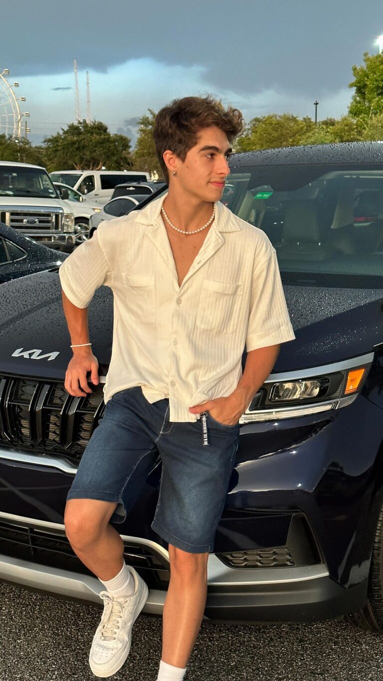 Lucas Burgatti Instagram - Motorizado em Orlando 🙅🏻‍♂️🏁 Melhor jeito de aproveitar sua ida pra Orlando é ter um carro a sua disposição. A galera da @bizrentcar facilita sua vida na hora de aproveitar a viagem com os melhores carros pra você 🔥