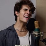 Lucas Burgatti Instagram - I’m not okay - @itsjvke - - Adoro o vocal dessa música então decidi fazer o meu tbm 🫶🏻 No Meu Quarto...
