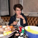 Lucas Burgatti Instagram - Fondue night by @hannoverfondue 🫕 Com elegância, música boa e comida impecável ❤️‍🔥🔥😮‍💨 Hannover Fondue