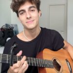 Lucas Burgatti Instagram - Precisamos apenas, abrir nosso coração e querer ELE verdadeiramente ! Nada além dele 🙏🏼 - - - #nadamais #cover #lucasburgatti #gabrielguedes #louvor #acustico Rio de Janeiro, Rio de Janeiro
