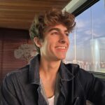Lucas Burgatti Instagram - “Sorrir é, e sempre será, o melhor remédio…” Que eu amo sorrir não é novidade pra ninguém kkkkk Mas com @invisalignbrasil é ainda melhor. Conforto e confiança pra sorrir ainda mais 🫶🏻😁 - - @clinica.alyah @melinatrianaf @draleticiadeandrade @dramelissaoliveira #publi