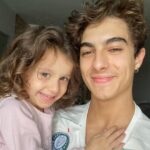 Lucas Burgatti Instagram - SEM DÚVIDA A PESSOA QUE MAIS AMO NESSE MUNDO fazendo 4 anos de idade 🫶🏻🥹❤️ @sarahburgatti você foi a coisa mais especial que aconteceu em nossas vidas. E a cada ano de vida seu, EU que me sinto mais vivo. Feliz aniversário, eu te amo ❤️🧩