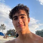Lucas Burgatti Instagram - Perdidas no celular 📱🤔