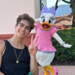 Lucas Burgatti Instagram - GENTE !!!! Comprei um Mickey pra vocês ❤️ Dump especial pra falar que esse Mickey lindão vai ser de alguém com sorte por aí. Presta atenção nos comentários da @meu.sonho.magico 👇🏼✨