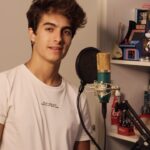 Lucas Burgatti Instagram - My Way… Como eu amo essa música 🫶🏻🥹 Uma verdadeira obra de arte. Certamente minha versão favorita é a de Frank Sinatra, um ícone 🎤 Essa música é um combustível para quem quer superar obstáculos e conquistar os objetivos ! #myway #franksinatra #cover #music #producer #hopecore No Meu Quarto...