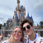 Lucas Burgatti Instagram - Magic Kingdom foi o ápice da emoção pra mim e minha família 🫶🏻🥹 Sem palavras pra descrever a felicidade que estou sentindo 🎢🇺🇸❤️ @meu.sonho.magico Magic Kingdom, Disney
