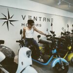 Lucas Burgatti Instagram – QUE LUGAR INCRÍVEL 🔥 
Fui na inauguração da @ventanemotors.botafogo e conheci todos os modelos de bikes, scooters e novidades que eles por lá. 
Logo logo eu vou fazer um vídeo mostrando qual @ventanemotors eu escolhi pra mim. Foi sensacional !!!! 
E pra quem quer uma máquina dessas, tem desconto pra vocês seguidores 🫶🏻💸

📲 +55 (21)99863-0505