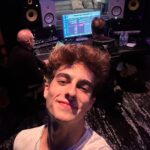 Lucas Burgatti Instagram - Que jornada linda e única que Deus me proporcionou viver. O sentimento é puramente de gratidão… De todos que torceram por mim, me apoiaram e estiveram ao meu lado em todo esse processo. Realmente foi a realização de um sonho viver tudo o que vivi. Eu pude ver com meus próprios olhos que tudo é possível, que nossos sonhos devem ser encarados como realidade independente da dificuldade. Não sou o mesmo desde quando essa oportunidade veio até mim, porque eu cresci em todos os aspectos. Acredite ! Deus pode te colocar onde ele quiser. Obrigado a todos da @xixentertainment por serem tão gentis, solícitos e verdadeiros comigo. Muito obrigado @nowunited por fazer parte da minha história em momentos tão importantes. Obrigado também a cada integrante pelos conselhos e risadas, aprendi muito como ser um profissional melhor, sendo o melhor ser humano possível. Todos exalam talento, carisma e bondade. Vocês vão viver pra sempre comigo. @henrycechini e @desireeoriginall não tenho nem palavras pra vocês dois. Pessoas únicas e extremamente talentosas que tive a honra de dividir momentos tão especiais e supimpas kkkkk Continuem brilhando e encantando pessoas com seus talentos e personalidade. VOEEEM Valeu a todos por tudo isso 🥹❤️‍🩹 Me sinto abençoado pois sei que a jornada não acabou… Deus tem algo gigante pra mim 🙏🏼