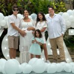 Lucas Burgatti Instagram - Chá revelação da mais nova BABYGATTI 🩷 Sim, mais uma menina pra nossa família e estamos super felizes 🥹🫶🏻 Foi um dia mágico com pessoas que amamos e parceiros incríveis que fizeram tudo ficar ainda melhor. Então em nome da família Burgatti, muito obrigado amigos, família e parceiros que acompanharam esse momento 🙏🏼 - Cerimonial @weeventos_ Decoração @locandoemocoes Buffet @requinteesaborbuffet Bolo @sonialirabolos Doces veganos @ranaconfeitaria Doces @sensacaocarioca Doces personalizados @coisinhasdakriz_02 Brownies @brabobrownie Bar @drinkeria_luxe_prime Balões @marcelo_baloes Look Fernanda @miss_barriga Produção make e cabelo @bitencourtdaniele