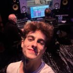 Lucas Burgatti Instagram - Studio Time 🎙️🫶🏻 - - - Hoje foi aí ar o 4º episódio do #nowunitednewdreams e mostrou como foi a gravação lá no estúdio. Tenho alguns registros desse dia pra mostrar melhor essa experiência incrível ✨