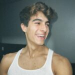 Lucas Burgatti Instagram - Serenidade no sorriso de quem tem @invisalignbrasil onde quer que eu vá. E o tratamento impecável da @clinica.alyah 😁❤️🦷 #invisalign #MinhaTransformacaoInvisalign