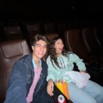 Lucas Burgatti Instagram - Momento cinema com a irmãzona é só alegria e sorriso no rosto 🫶🏻 E pega esse sorriso @invisalignbrasil 😁 - - - - @clinica.alyah @melinatrianaf @dramelissaoliveira @draleticiadeandrade