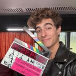 Lucas Burgatti Instagram - Ganhei um presente que foi contracenar com esse elenco incrível e poder curtir muito durante um mês e meio de gravação que passou rápido demais por sinal. O filme está lindo graças a todo esse time. E obrigado @panoramica_filmes por confiar a mim esse personagem tão incrível que pude viver ❤️ Diggy e @tudoporumpopstar2 vem aí pessoal 🎸🎬🪩