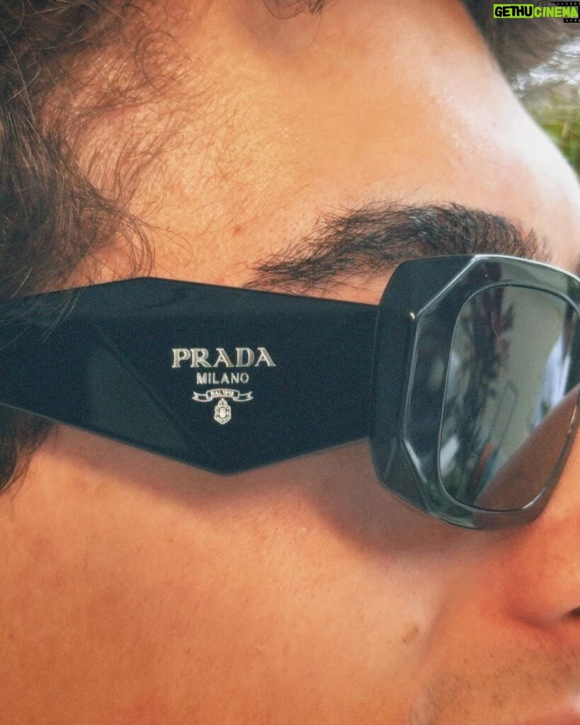 Lucas Burgatti Instagram - Me sentindo muito patrão desde quando fui a @oticascarolrj e escolhi esse óculos incrível 😎 kkkkkk Amor a primeira VISTA ! Obrigado @oticascarolrj e @fabriciobxavier 🫶🏻👌🏼