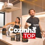 Lucas Lucco Instagram – Você é fã de mousse de maracujá proteico ? Então, lápis e caneta na mão que lá vem receita, Rápida proteica e fácil!

Vamos precisar de:

1 iogurte natural
1 scoop de whey Gold 3w de  baunilha
1 maracujá
1 leite em pó desnatado
Misture tudo em um recipiente e leve ao freezer por 15 minutos. Está pronto o seu mousse proteico.

Agora marque a pessoa que vai fazer essa receitinha para você.
