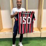 Lucas Moura Instagram - Ontem completei 150 jogos pelo @saopaulofc. Glória a DEUS por isso. Que honra chegar a essa marca nesse clube que tanto amo. Muito feliz também em estar de volta. Obviamente o empate deixou um gosto amargo, mas tem muita coisa ainda pela frente. Seguimos na luta todos juntos! Obrigado a todos que fazem parte dessa trajetória. São Paulo é sentimento! #ObrigadoJESUS #150jogos