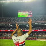 Lucas Moura Instagram - Boa semana, tricolores! #VamosSãoPaulo 🇾🇪 Estádio Cícero Pompeu de Toledo