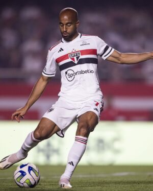 Lucas Moura Instagram - Grande vitória pra completar uma semana especial. Glória a DEUS! 🔴⚪️⚫️ #obrigadoJESUS #SãoPauloéSentimento