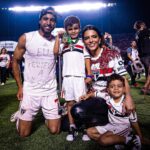 Lucas Moura Instagram - Meu maior troféu! ❤️ Estádio do Morumbi
