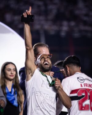 Lucas Moura Instagram - FOI DEUS!!