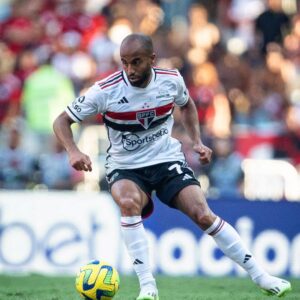 Lucas Moura Instagram - Obrigado JESUS! Primeiro passo dado. Parabéns a todos pelo comprometimento. E obrigado aos torcedores, sem palavras pelo apoio de vocês. #SãoPauloéSentimento #Final #CopadoBrasil 📸 @sguacabiafoto