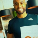 Lucas Moura Instagram - Fala torcida tricolor! Agora você pode garantir uma camisa do São Paulo assinada por mim, receber uma vídeo mensagem personalizada e ainda ajudar o @institutoronald que cuida de crianças com câncer. Para adquirir a sua, é só entrar no site do @galeradabolaoficial e seguir os passos! Você também tem a opção de enviar um item que você já tenha para assinar. Vamos juntos!