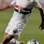 Lucas Moura Instagram - 🔙 Há 13 anos, @lucasmoura7 marcava o seu primeiro gol pelo Tricolor! Ainda com nome de Marcelinho, o atacante balançou as redes na vitória sobre o Atlético-MG, pelo @brasileirao #VamosSãoPaulo 🇾🇪 🎥 Sportv