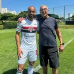 Lucas Moura Instagram - Muito triste com o falecimento desse grande ser humano. Tive o prazer de estar com o Abílio algumas vezes e o privilégio de ouvi-lo um pouco em cada oportunidade. Sem dúvida um grande exemplo e inspiração. Meus sentimentos aos familiares, que DEUS conforte o coração de cada um. 🖤 #AbílioDiniz