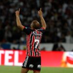 Lucas Moura Instagram - Jogo muito difícil, mas não tem nada definido, ainda faltam 90 minutos. Conto com o apoio do nosso torcedor no Morumbi para revertermos esse resultado. Vamos juntos! 🙏🏽💪🏽 #ObrigadoJESUS #AvanteTricolor #SãoPauloéSentimento 📸 @rchirisp Estadio Rodrigo Paz Delgado