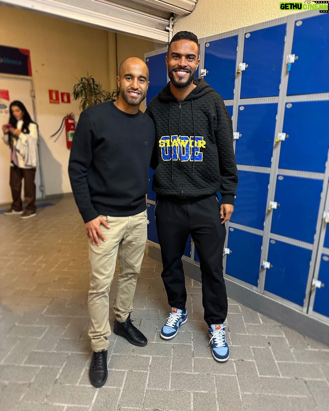 Lucas Moura Instagram - Que DEUS te abençoe nesse retorno a Portugal meu irmão. Estarei sempre na torcida. Sou teu fã! Te amo irmão. DEUS é contigo!
